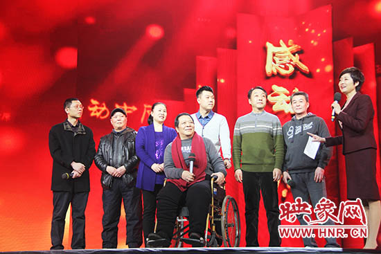 接力照顧高位截癱患者高新海的“隴海大院”愛(ài)心集體鄰居們。