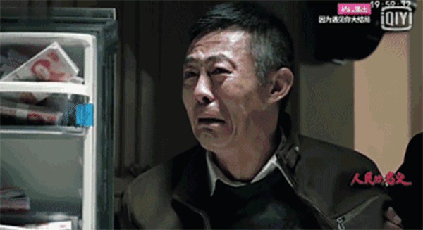 查案人員搜出的2.3億現(xiàn)金，從銀行運(yùn)來(lái)十二臺(tái)點(diǎn)鈔機(jī)，竟然燒壞了六臺(tái)。