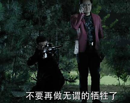 《人民的名義》原著小說(shuō)有這么一段：趙瑞龍要找殺手殺了侯亮平，結(jié)果趙瑞龍的三姐發(fā)話：侯亮平要是死了趙瑞龍也要死!這就說(shuō)明了大boss趙立春沒(méi)把握在侯死后的各方反應(yīng)中護(hù)住兒子趙瑞龍，因此，這就告訴了讀者，侯亮平的背景絕對(duì)不比趙立春差!
