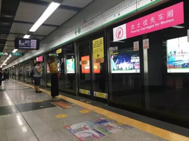 尷尬了！深圳地鐵首開(kāi)女性車廂 結(jié)果塞滿男乘客