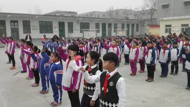 關(guān)愛留守兒童送溫暖，帶去我們冬日的關(guān)愛