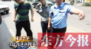 南京一男子烈日下碰瓷，沒成功反被曬暈（網(wǎng)絡(luò)圖片）
