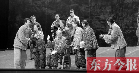 6月1日晚，話(huà)劇《紅旗渠》在重慶梁平縣會(huì)議中心隆重上演