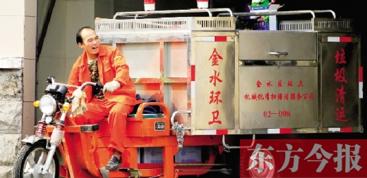 鄭州市金水區(qū)新添置的全封閉電動(dòng)垃圾清運(yùn)車，既實(shí)用又美觀
