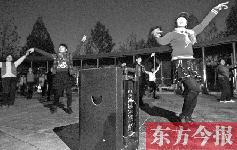 做到既讓跳舞的人有地方，又不影響他人休息，這才是化解矛盾的根本出路