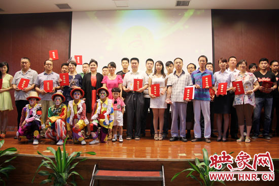 經(jīng)過(guò)網(wǎng)絡(luò)投票和專家評(píng)審，最終農(nóng)民兄弟樂(lè)隊(duì)的歌曲《中國(guó)夢(mèng)》、動(dòng)畫片《紅孩兒與大學(xué)院》以及《中原福塔兒童