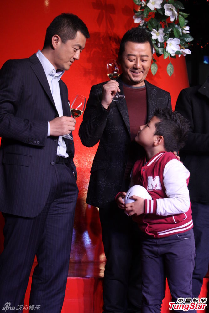 李亞鵬、郭濤父子相活動(dòng)