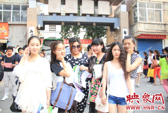 畢業(yè)和同學一起去旅行是不少考生的選擇。