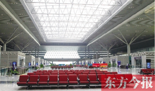 鄭州東站寬敞的候車大廳。未來,鄭州南站建成后,規(guī)模將遠高于鄭州東站