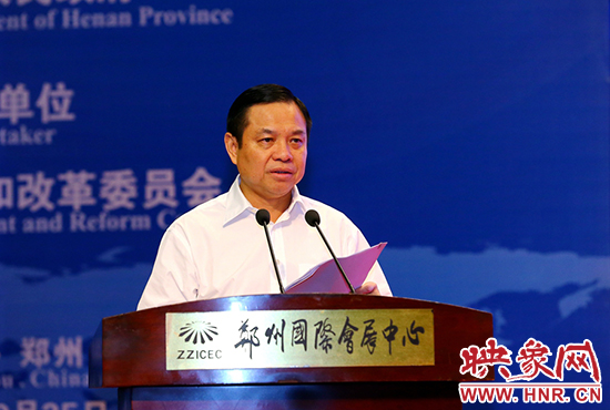 省委常委、常務(wù)副省長李克致辭
