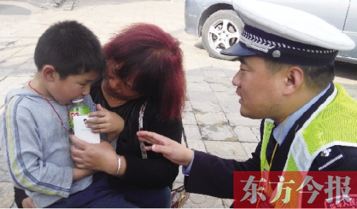 昨日，5歲的男孩獲救后，向民警講述被拐經(jīng)過。