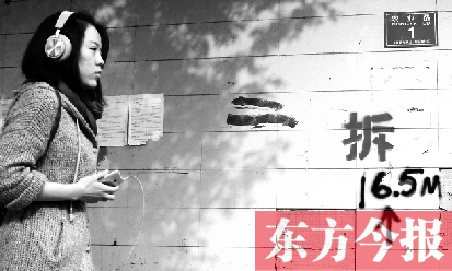 昨日，東方今報記者走訪農(nóng)業(yè)路沿線，看見“拆”字已上墻