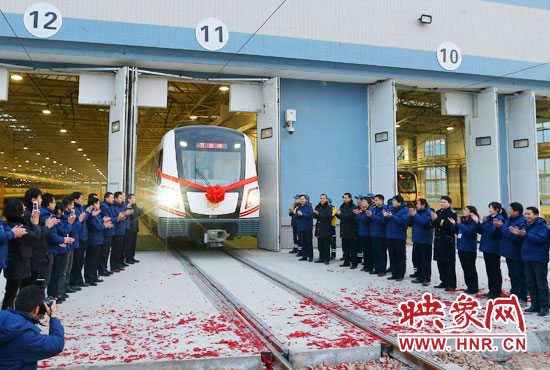 2013年12月28日鄭州地鐵第一班車發(fā)車。