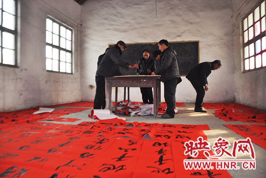 目前已經(jīng)書寫了超過一萬幅春聯(lián)。