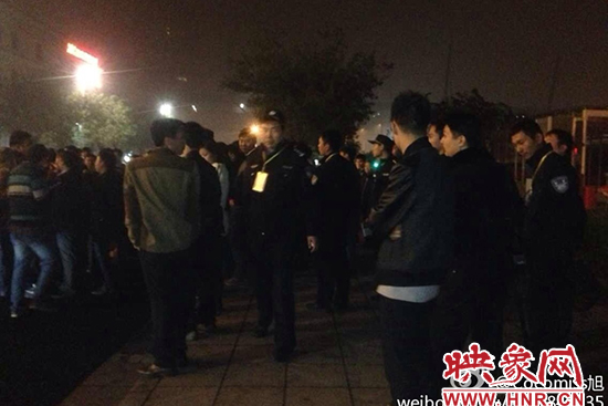 11月1日深夜，鄭州鄭東新區(qū)夜總會(huì)“皇家一號(hào)”被查處。網(wǎng)友供圖