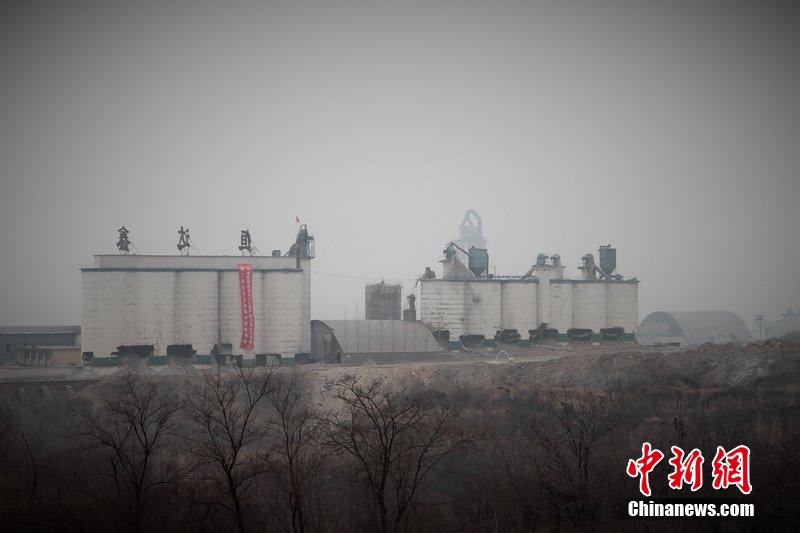 　2014年2月17日，石家莊市再次啟動壓減水泥過剩產(chǎn)能、治理大氣污染水泥企業(yè)集中爆破拆除行動。