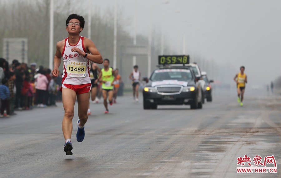 一名合肥選手處在較為領(lǐng)先的位置。