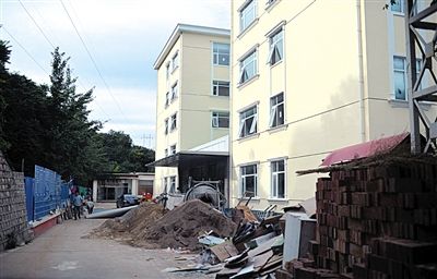 　該山莊目前正在建四星級(jí)賓館。新京報(bào)記者 吳江 攝