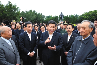 2012年12月11日，習(xí)近平任總書記后，首次出京考察選擇廣東，在深圳蓮花山向鄧小平像敬獻(xiàn)花籃，強(qiáng)調(diào)