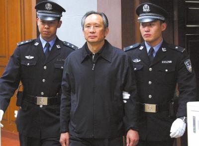 昨天，被告人張曙光在法庭上聽取宣判。新華社發(fā)