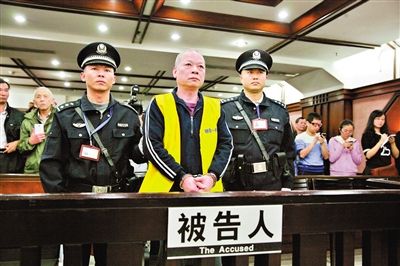 　昨日，廣州白云農(nóng)工商聯(lián)合公司原總經(jīng)理張新華被法院一審判處死刑?！稄V州日報》供圖