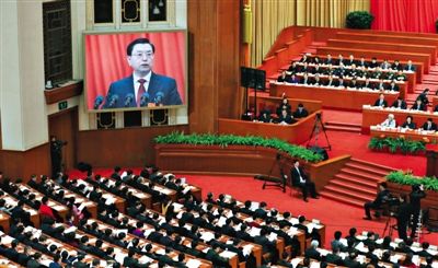 十二屆全國人大三次會議舉行第二次全體會議，全國人大常委會委員長張德江作全國人大常委會工作報告。