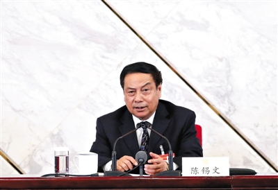 　全國政協(xié)委員、中央農(nóng)村工作領(lǐng)導(dǎo)小組副組長陳錫文。