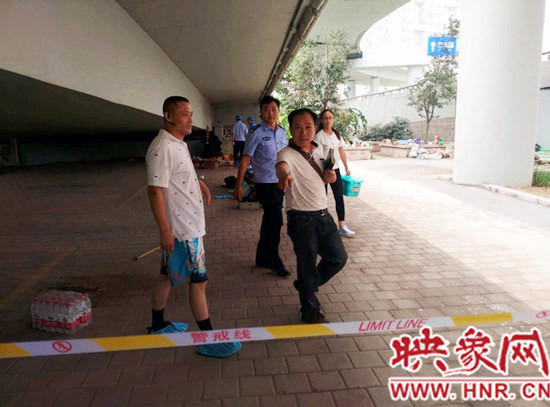 事發(fā)后，警方封鎖現(xiàn)場進(jìn)行調(diào)查取證。
