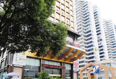 衡陽官員趙安民與之保持聯(lián)系，并邀約女子在這家酒店房間見面。