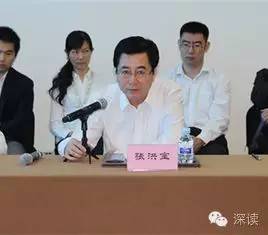 在天津紀委對王富強的通報中指出，王富強從“聽黨的話，永遠跟黨走，做讓黨放心的人”這一初心出發(fā)，吃過苦、流過汗，曾為天津港保稅區(qū)的建設和發(fā)展、為天津市招商引資工作作出過貢獻。貢獻被認可、贊譽，其驕傲自滿情緒漸生，覺得