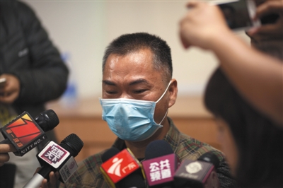 昨日，深圳，羅一笑的父親羅爾接受媒體采訪。圖/視覺中國
