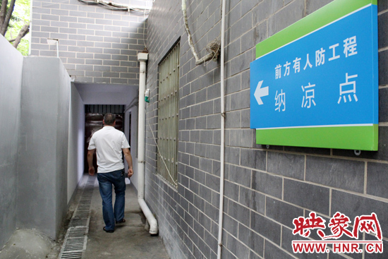 在每一處納涼點均有醒目標志，市民可就近前往。