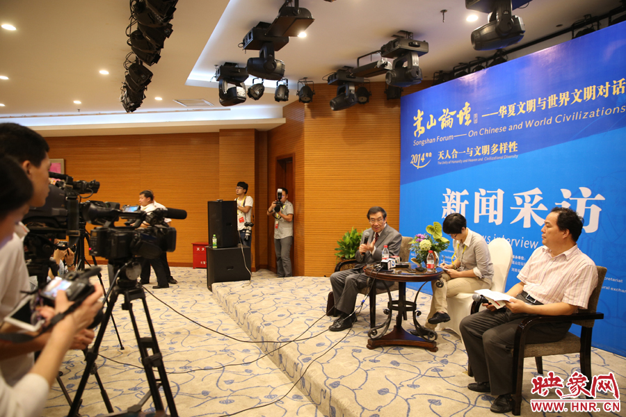 嵩山論壇新聞采訪現(xiàn)場(chǎng)。