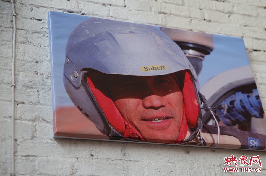 賽車的世界、更是男人的世界。圖為部分參展攝影作品。
