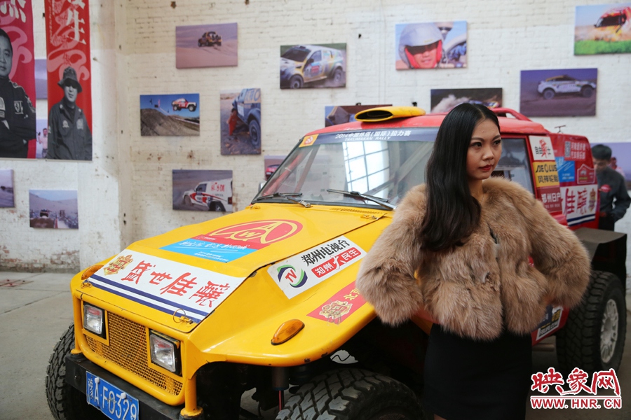 姐是車模，賽車的車。
