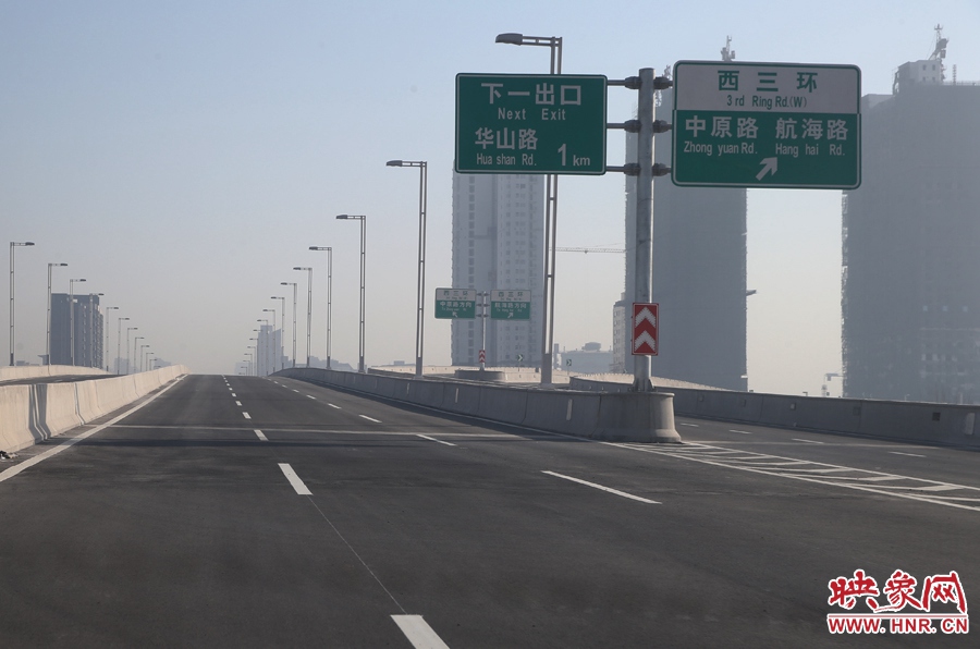 華山路方向與西三環(huán)出口。