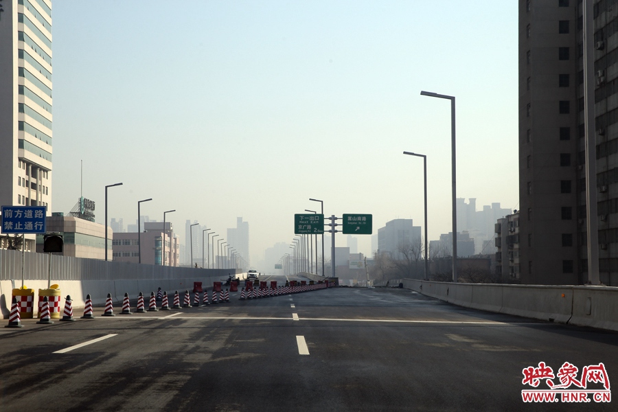 嵩山南路出口，由西向東至嵩山南路出口向東暫未開通。