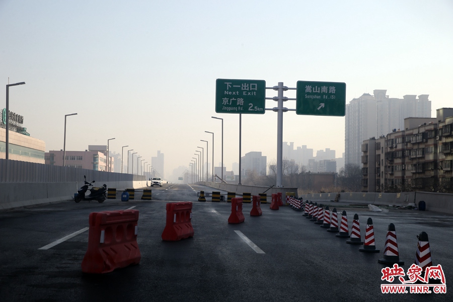 嵩山南路出口，由西向東至嵩山南路出口向東暫未開通。