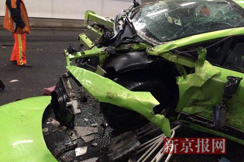 一輛蘭博基尼與一輛法拉利發(fā)生事故，現(xiàn)場狀況慘烈