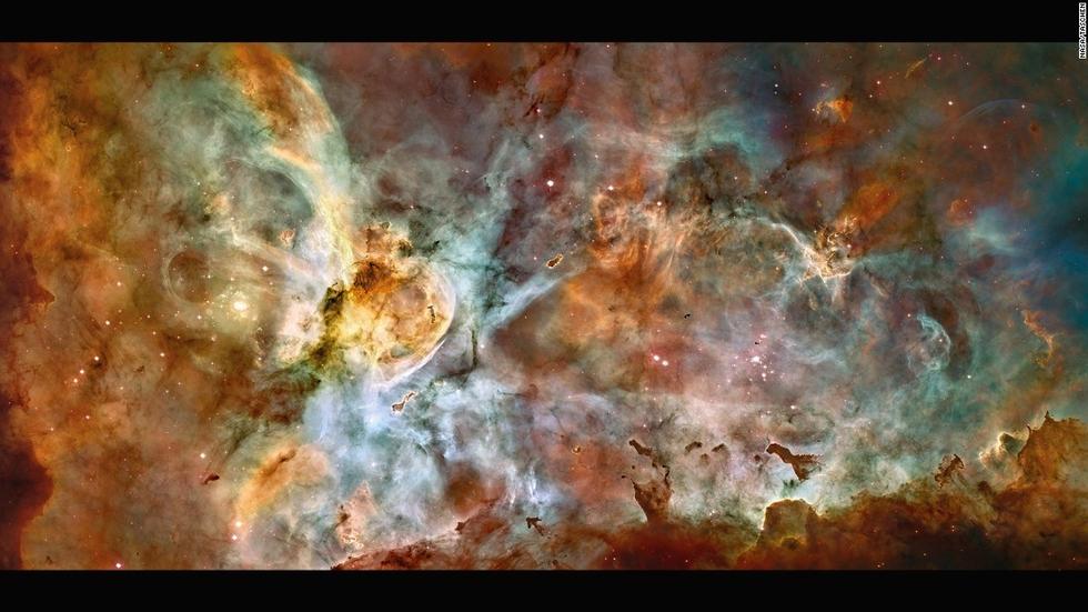 這個(gè)大星系是小恒星的誕生地，預(yù)計(jì)其中有數(shù)顆質(zhì)量為太陽的50至100倍的恒星