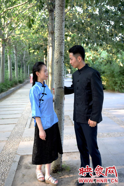 輕輕的凝視，勝卻了千言萬(wàn)語(yǔ)。