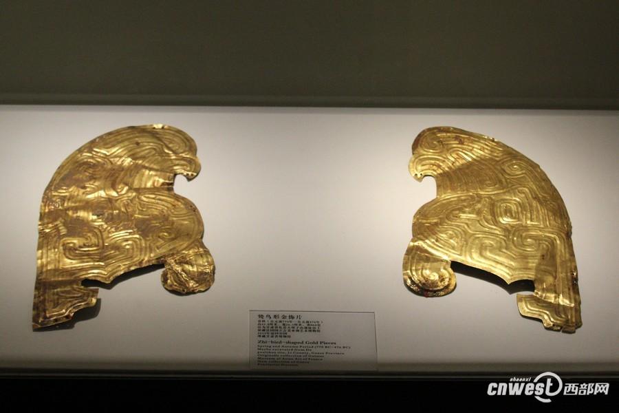 去年從法國(guó)追回的鸞鳥金飾品，是早期秦文化的代表物。