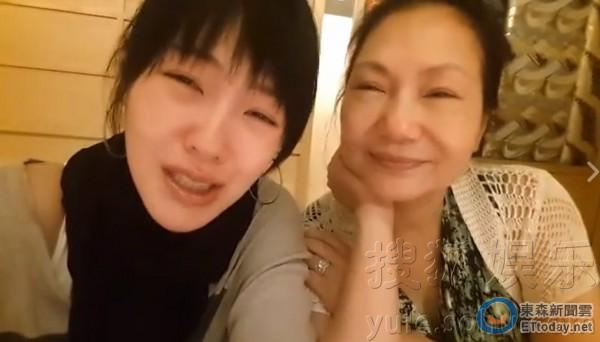 看明星花式秀母親節(jié)！甜馨上鏡鄧超祝福三個媽