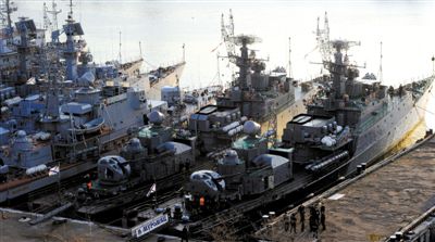 4月1日，?？吭诳死锩讈喨咚雇胁柕能娕?，其中也有烏克蘭海軍軍艦。