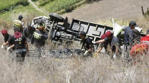 秘魯南部一客車墜落山谷，至少25人死亡網(wǎng)頁截圖