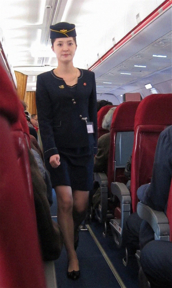 朝鮮領(lǐng)導(dǎo)人金正恩最近下令國營高麗航空的女空服員改穿比較短、比較緊的裙子。