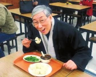 吳頌今到慶豐包子鋪找靈感。