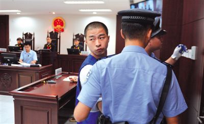 宣判后，馬凱被帶出法庭時(shí)，沖著旁聽席上的姐姐喊道：“照顧好媽”。