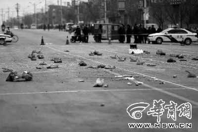 2014年1月6日，在蒲城縣迎賓路，警方在案發(fā)現(xiàn)場(chǎng)路面劃分了86個(gè)方格，提取現(xiàn)場(chǎng)遺留爆炸物品進(jìn)行取證