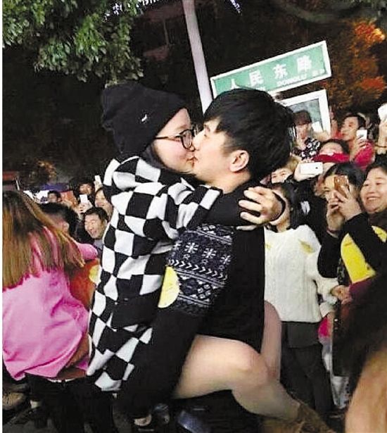 雖只是縣城的比賽，但水準(zhǔn)著實不低，居然有選手采用考拉式。
